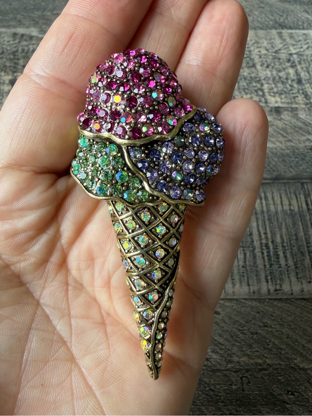 Heidi Daus ‘We All Scream For Ice Cream’ Crystal Brooch - Picture 3 of 5